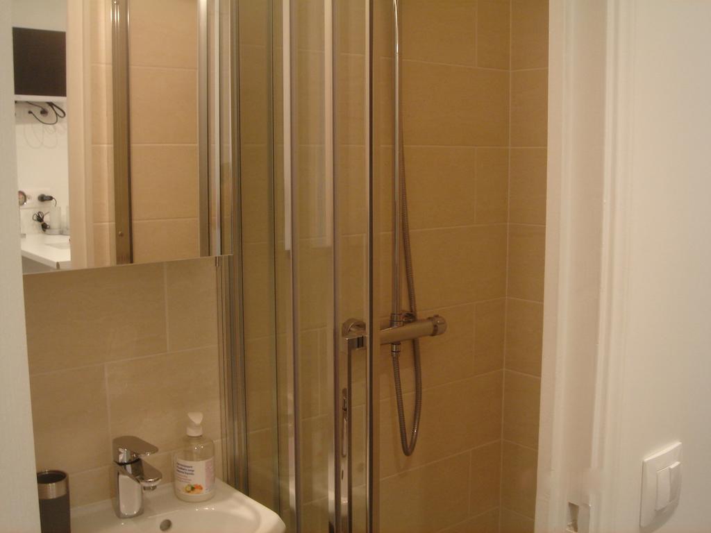 Eiffel Tower With Patio Apartment