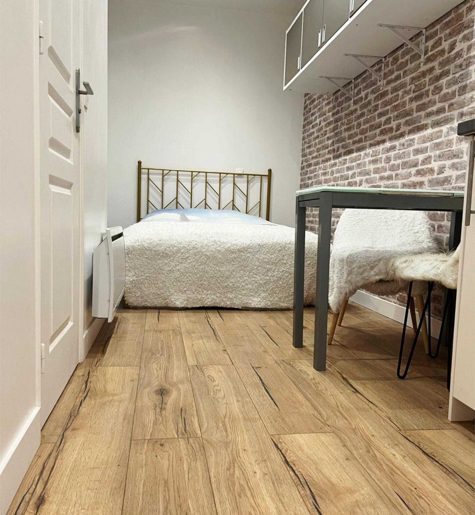 Eiffel Tower With Patio * Paris